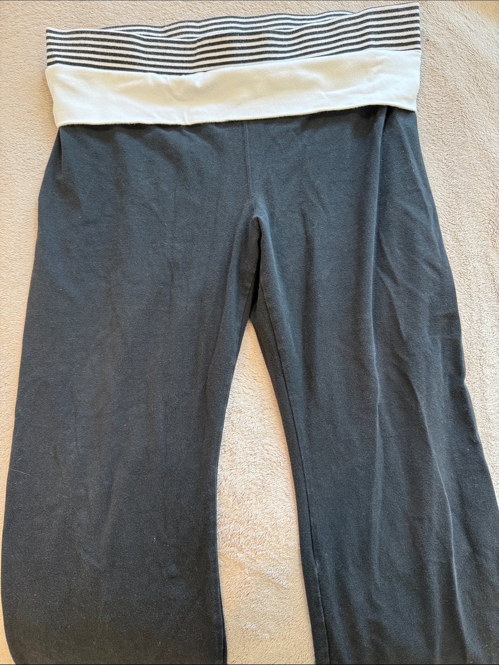 Vintage 2010’s Victoria’s Secret Sport foldover flared leggings